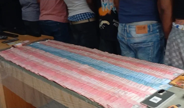 Apresan a ocho personas y ocupan armas y RD$636,000 durante allanamientos en Barahona