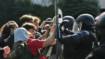 La Policía de París declara las protestas estudiantiles fuera de control