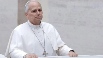 Los médicos del Papa informan que camina y se recupera Los médicos del Papa informan que camina y se recupera