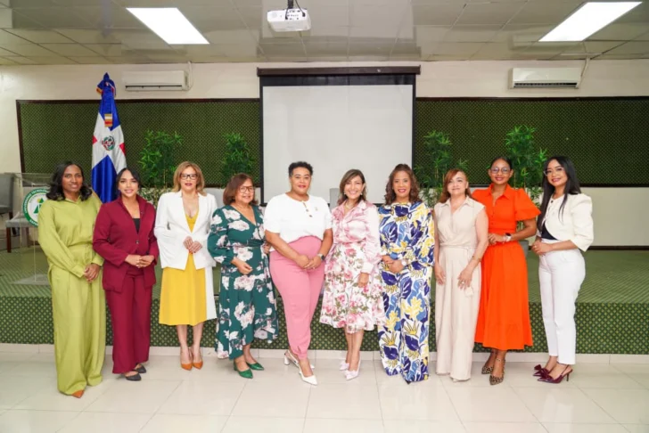 Mujeres con Propósito promueve liderazgo femenino y prevención del cáncer de mama en Santo Domingo Este