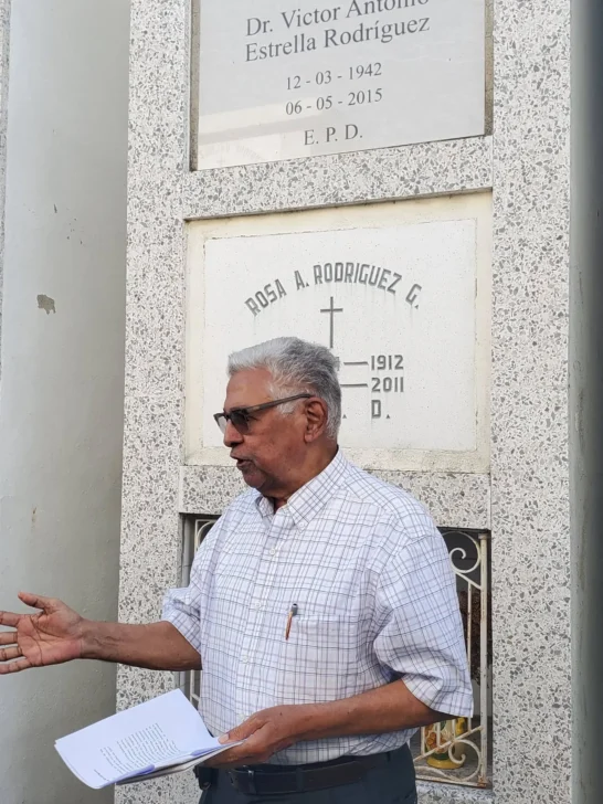 Un cementerio de Santiago se convierte en ruta para descubrir a sus poetas