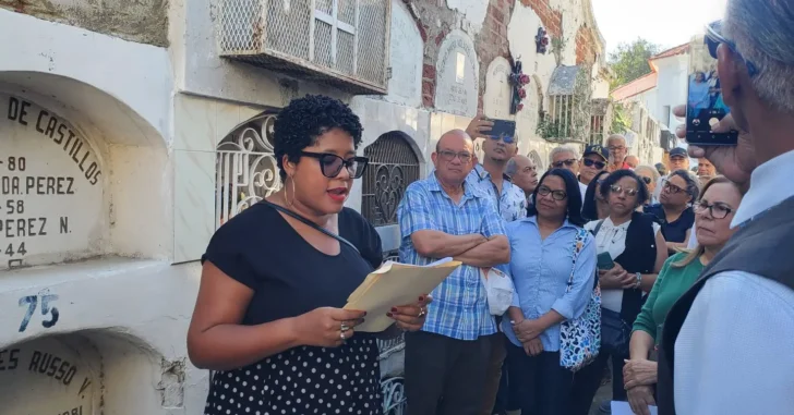 Un cementerio de Santiago se convierte en ruta para descubrir a sus poetas