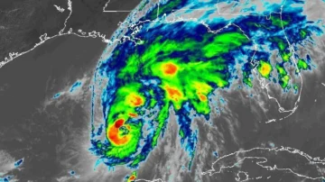 Isaías toca tierra en las costas de Florida como huracán de categoría 2 con ráfagas extremadamente peligrosas Isaías toca tierra en las costas de Florida como huracán de categoría 2 con ráfagas extremadamente peligrosas