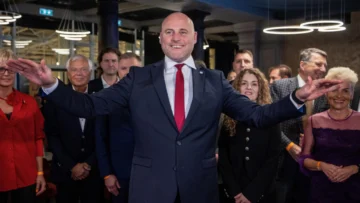 Letonia: el partido pro-Ucrania del primer ministro Kulbergs se perfila ganador de las elecciones