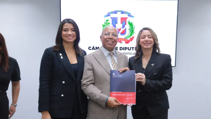 Ministerio de la Mujer aclara que proyecto de Ley Mirabal no limita libertad religiosa ni redefine feminicidio Ministerio de la Mujer aclara que proyecto de Ley Mirabal no limita libertad religiosa ni redefine feminicidio