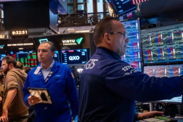 Wall Street cierra en verde tras retroceder el rendimiento de los bonos del Tesoro