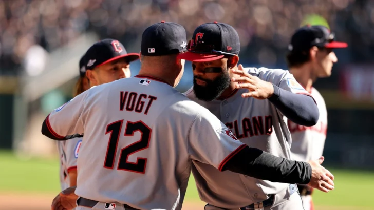 MLB: Los Guardianes aplastan a los Medias Blancas y sobreviven en los playoffs