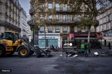 Francia empieza a implementar toques de queda en París y más ciudades para atajar disturbios y saqueos Francia empieza a implementar toques de queda en París y más ciudades para atajar disturbios y saqueos