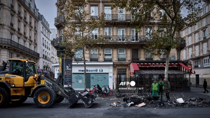 Francia empieza a implementar toques de queda en París y más ciudades para atajar disturbios y saqueos Francia empieza a implementar toques de queda en París y más ciudades para atajar disturbios y saqueos