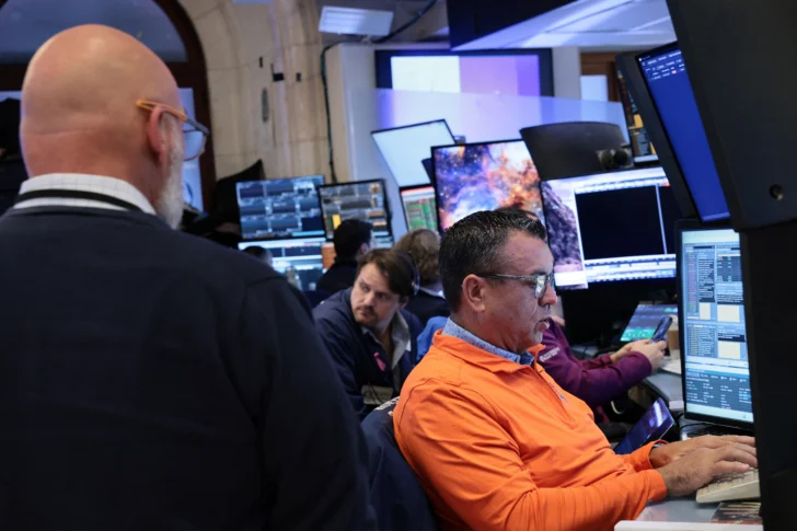 Wall Street cierra al alza por compras en tecnología