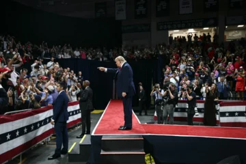 Trump usa la supuesta amenaza del 'comunismo' para movilizar a sus votantes en Florida Trump usa la supuesta amenaza del 'comunismo' para movilizar a sus votantes en Florida