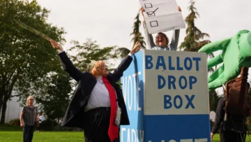 Una jueza de EEUU ordena al gobierno de Trump detener las presiones sobre funcionarios electorales