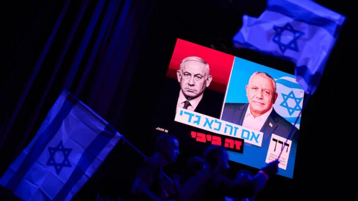 En directo: sondeos a pie de urna muestran un codo a codo entre Netanyahu y Eisenkot; los partidos árabes serían claves