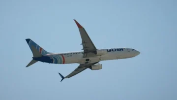 Pelea de pilotos en el aire y aterrizaje de emergencia: lo que sabemos del vuelo Dubái-Tel Aviv que fue desviado