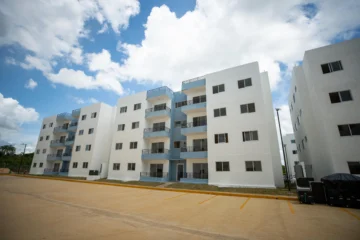 Abinader entrega 224 apartamentos en San Antonio de Guerra; proyecto contempla 976 viviendas