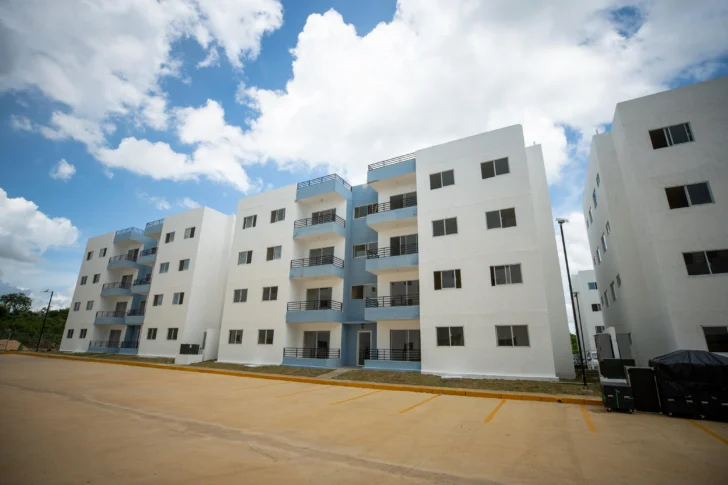 Abinader entrega 224 apartamentos en San Antonio de Guerra; proyecto contempla 976 viviendas