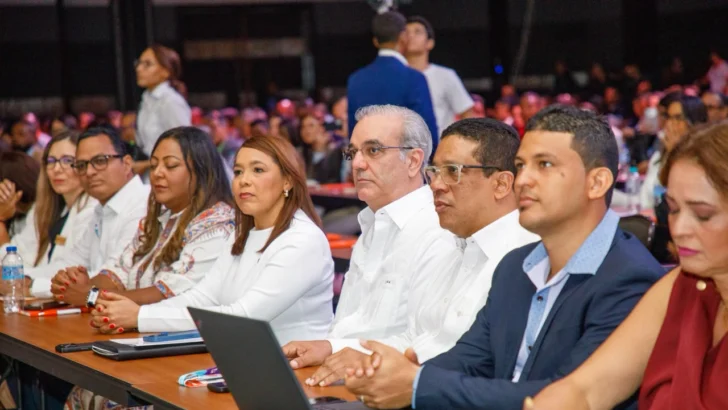 Abinader evalúa marco legal para regular la gestión de proyectos del Estado Abinader evalúa marco legal para regular la gestión de proyectos del Estado