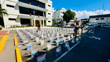 Autoridades decomisaron más de una tonelada de presunta cocaína frente a las costas de Pedernales