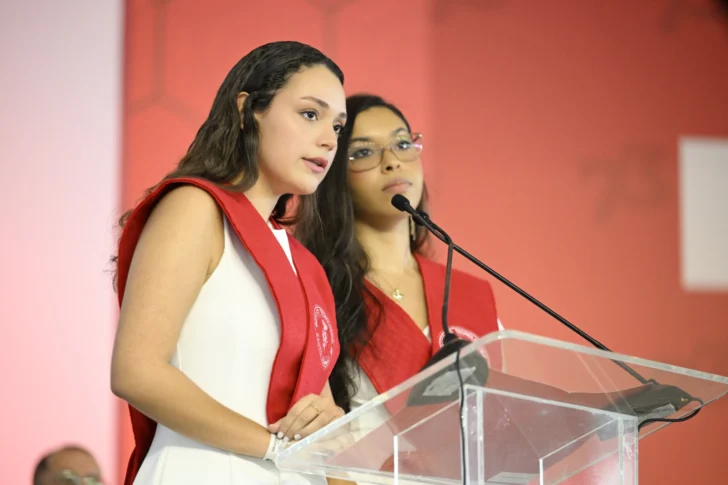 INTEC gradúa a 945 profesionales y rector los llama a “rediseñar” el mundo