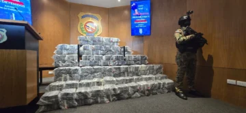 Decomisan 555 paquetes de presunta cocaína en Baní; DNCD investiga posibles implicados Decomisan 555 paquetes de presunta cocaína en Baní; DNCD investiga posibles implicados