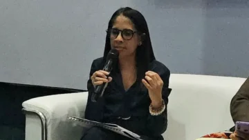 Elvira Lora advierte obstáculos que frenan participación de mujeres en periodismo y academia Elvira Lora advierte obstáculos que frenan participación de mujeres en periodismo y academia