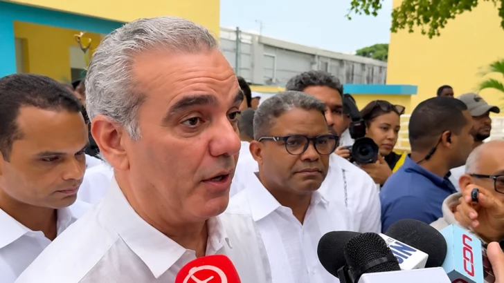 Abinader refuerza la frontera con dos batallones más y equipos de artillería ante crisis en Haití Abinader refuerza la frontera con dos batallones más y equipos de artillería ante crisis en Haití