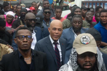 Expresidente haitiano Michel Martelly inscribe candidatura pese a sanciones de EE.UU. y UE Expresidente haitiano Michel Martelly inscribe candidatura pese a sanciones de EE.UU. y UE