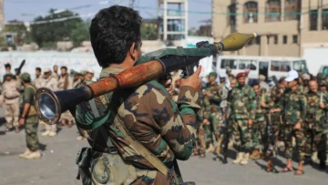 Yemen: rebeldes hutíes atacan el Palacio Presidencial de Adén y matan a dos guardias