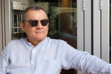 Horacio Castellanos Moya: El mayor placer de la escritura es el momento en que suena la música