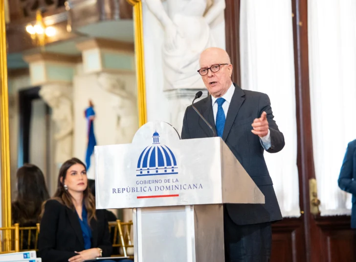 Gobierno construye nueve cárceles a la vez