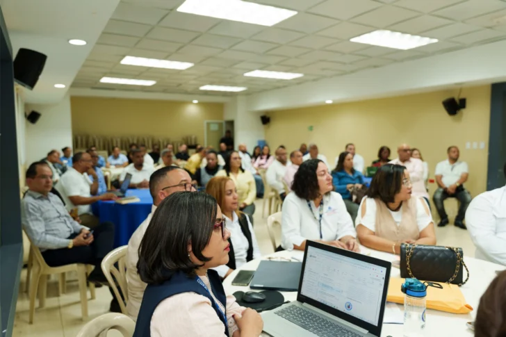 La Vega abre el piloto regional de IDEC para analizar los desafíos educativos en el territorio