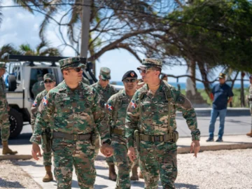 Comandante del Ejército supervisa a tropas y puestos militares en una frontera bajo fuerte vigilancia Comandante del Ejército supervisa a tropas y puestos militares en una frontera bajo fuerte vigilancia
