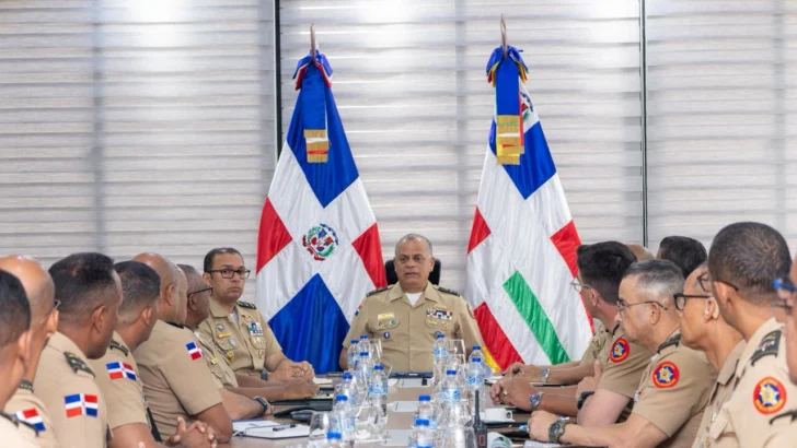 Altos mandos militares evalúan estrategia de seguridad y defensa mientras persisten cuestionamientos por informe de la ONU