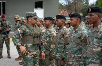 Comandante del Ejército inspecciona la frontera sur y revisa la capacidad de respuesta de las tropas en medio de la crisis en Haití 