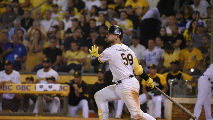 Águilas aprovechan error en el inning 11 y vencen 5-2 a las Estrellas Orientales