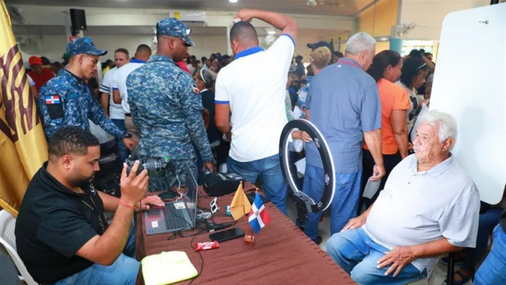 JCE realiza jornada de cedulación para adultos mayores en Montecristi