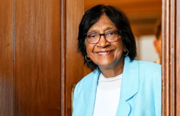 Nobel premia la labor por la paz y el derecho internacional de la sudafricana Navi Pillay