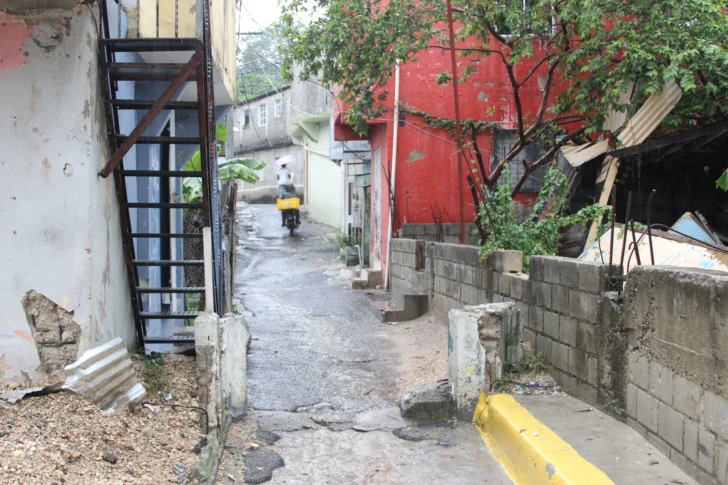 Las 800 y el temor a perderlo todo: “Subimos lo poco que nos queda cada vez que llueve”