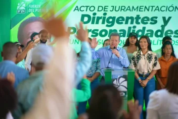 Leonel Fernández retoma agenda territorial y encabezará juramentación este domingo en San Cristóbal Leonel Fernández retoma agenda territorial y encabezará juramentación este domingo en San Cristóbal