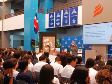 Honores a Salomé Ureña en el Día de la Poesía con lecturas en escuelas y colegios  