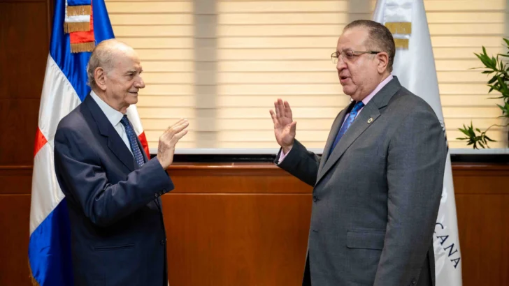 Magín Díaz juramenta a Quico Tabar como director transitorio de Juegos de Azar