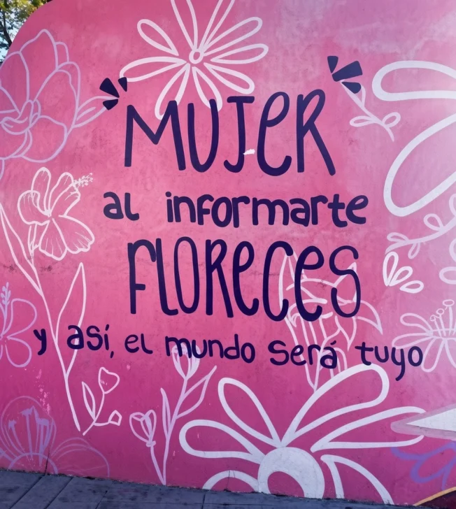 Mujer, al informarte floreces y así, el mundo será tuyo