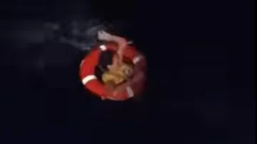 Rescatada tras pasar 20 horas a la deriva en el Mar Jónico Rescatada tras pasar 20 horas a la deriva en el Mar Jónico
