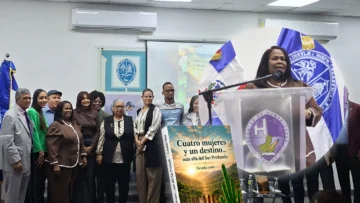 Maestra Cándida Díaz pone en circulación novela breve “Cuatro mujeres y un destino… más allá del Sur profundo” Maestra Cándida Díaz pone en circulación novela breve “Cuatro mujeres y un destino… más allá del Sur profundo”