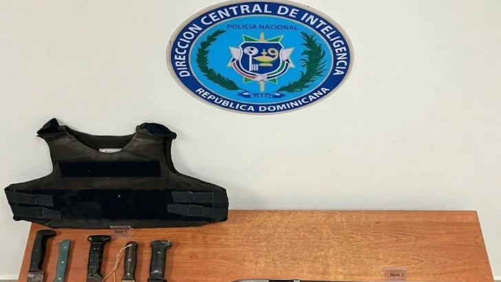 Policía confisca armas, drogas y mercancías de contrabando durante operativos en Independencia y Valverde