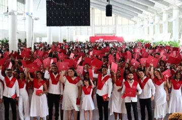 INTEC gradúa a 945 profesionales y rector los llama a “rediseñar” el mundo