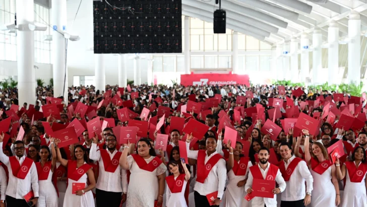 INTEC gradúa a 945 profesionales y rector los llama a “rediseñar” el mundo