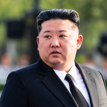 Kim Jong-un reaparece en fotografías tras rumores sobre su supuesta muerte Kim Jong-un reaparece en fotografías tras rumores sobre su supuesta muerte