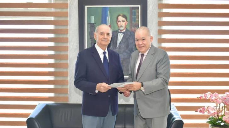 DGJA entrega a la DGII lista de negocios de juegos de azar para regularizar sus impuestos