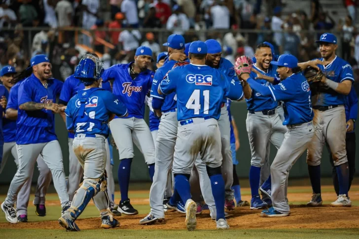 Licey queda solo en la cima tras jornada de victorias para Tigres y Gigantes Licey queda solo en la cima tras jornada de victorias para Tigres y Gigantes
